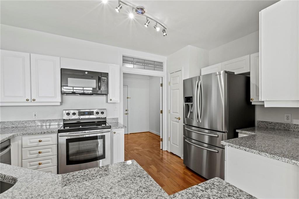 3334 Peachtree Road NE 1207