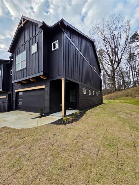 Townhouse For Sale - 100 Waterview Court<br/> Waleska, GA 30183