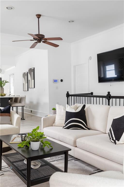 548 Holderness Street SW