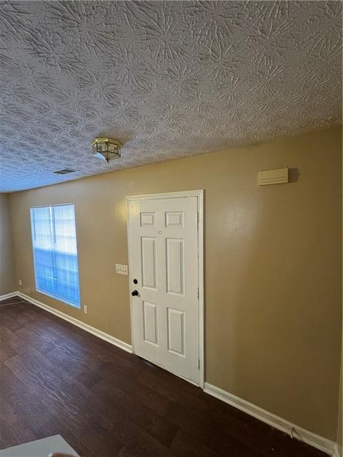 Townhouse For Sale - 5869 Strathmoor Manor Circle<br/> Lithonia, GA 30058