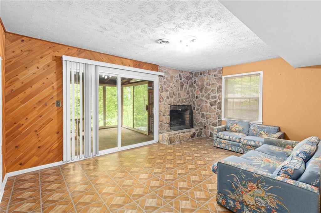 1569 Bubbling Creek Road NE