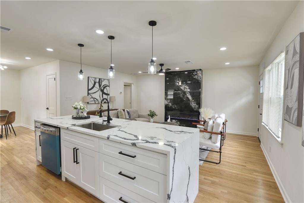 1989 Brewer Boulevard SW
