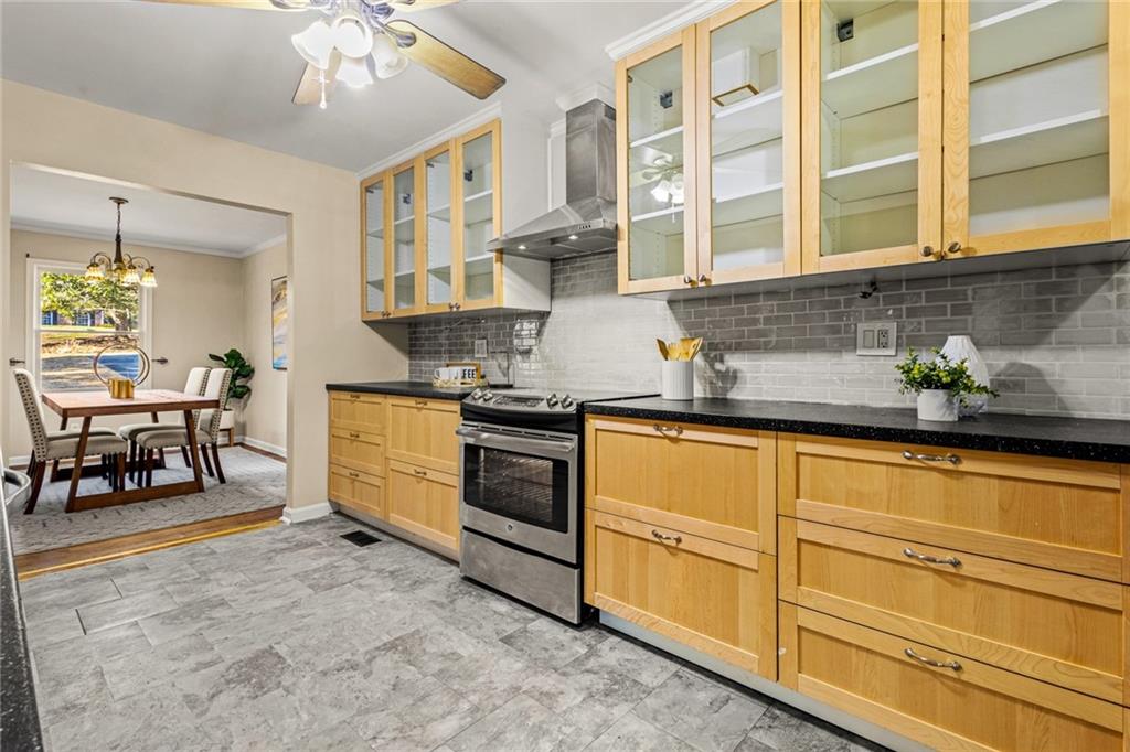 2519 Lauderdale Drive NE