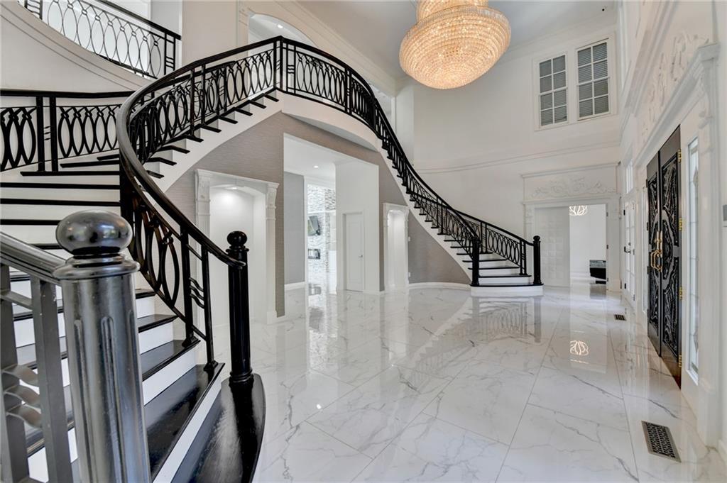 337 Lakeshore Drive