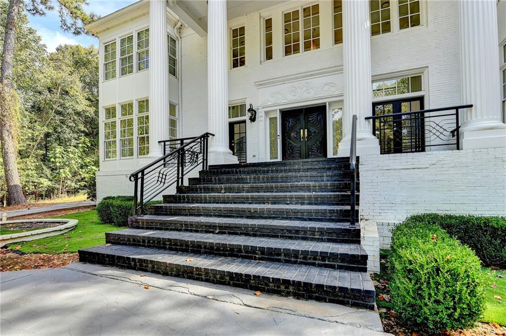 337 Lakeshore Drive