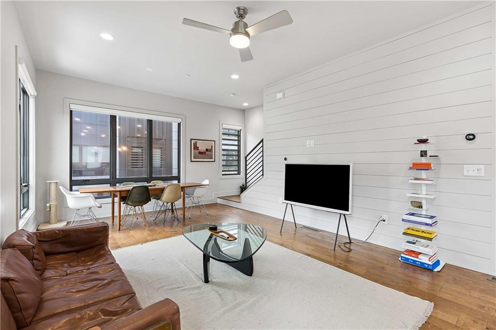 102 City View Court NE