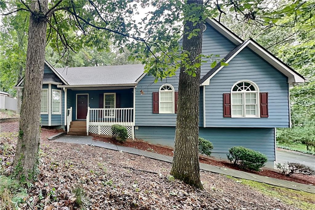 Charming 3 bed, 2 bath, 2,409 sqft home in Woodstock! Open kitchen concept with updated counters and a spacious living room. Primary suite with attached bathroom. Spacious backyard, great for gatherings! Pets accepted on a case by case basis. Additional admin fees apply. The Fireplace is decorative. Schedule your showing today! This home is as-is.
LEASE TERM:1-2 years
This home may be located within a Homeowners Association (HOA) community. If so, residents will be responsible for adhering to all HOA rules and regulations. Please contact your agent or landlord's agent for more information.