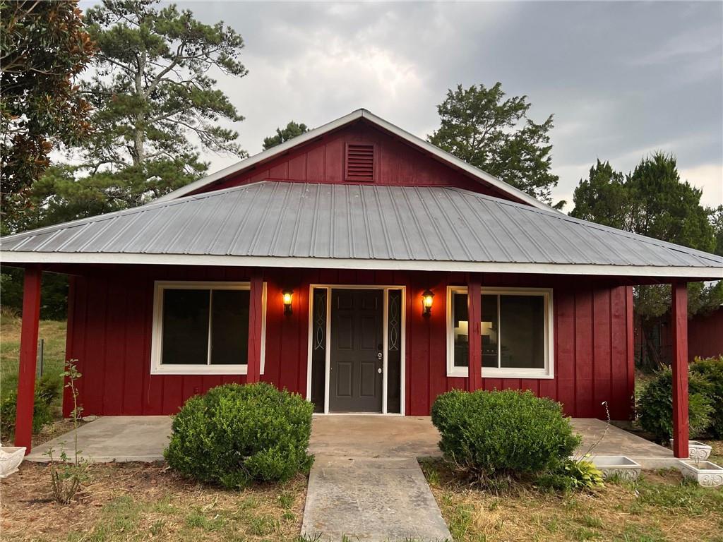 2 bedroom 1 bathroom for rent. very private fenced in yard, home will have close to 4 acres (possibly more depending on need) and a large barn (as seen in photos, next to home). The house has a fenced in small yard. Lots of potential in this rental. (we would prefer someone that has farm experience, but not a deal breaker). There is a shared spring fed (and recently stocked) pond that is available for the renter, barn has ample room for horses and other things that could be discussed and has a lot of potential. Renter is responsible for all utilities (septic and well, so only electric and gas and electric will be included as long as a reasonable amount which will be communicated) as well as outside maintenance of the rented property.
this is a small piece of land within a fenced in 30 acre tract of land.