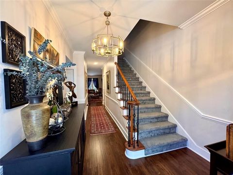 Townhouse For Rent - 17 Willow Glen<br/> Atlanta, GA 30342