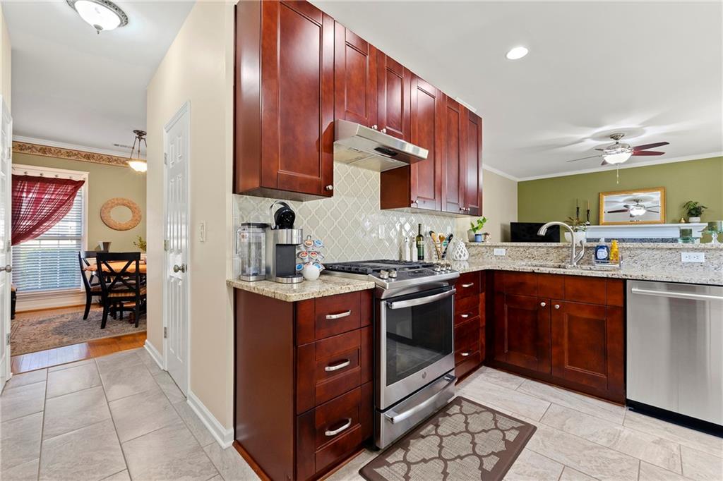 20 Grove Place, Suwanee, Georgia image 15