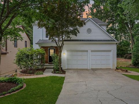 Homes For Sale - 2572 Pembrooke Way<br/> Lawrenceville, GA 30044