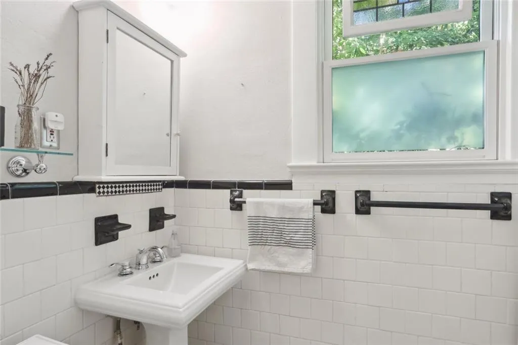 Avondale Estates, Georgia 30002, United States, 5 Bedrooms Bedrooms, ,5 BathroomsBathrooms,Residential,Active,119589