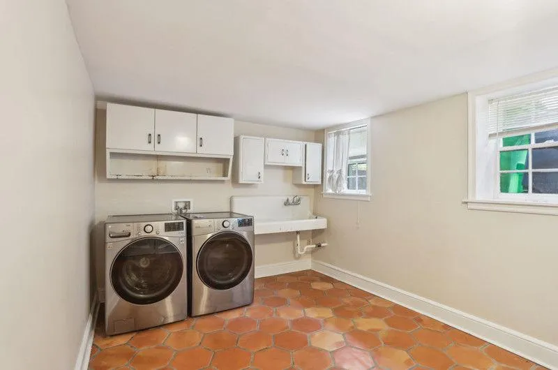 Avondale Estates, Georgia 30002, United States, 5 Bedrooms Bedrooms, ,5 BathroomsBathrooms,Residential,Active,119589