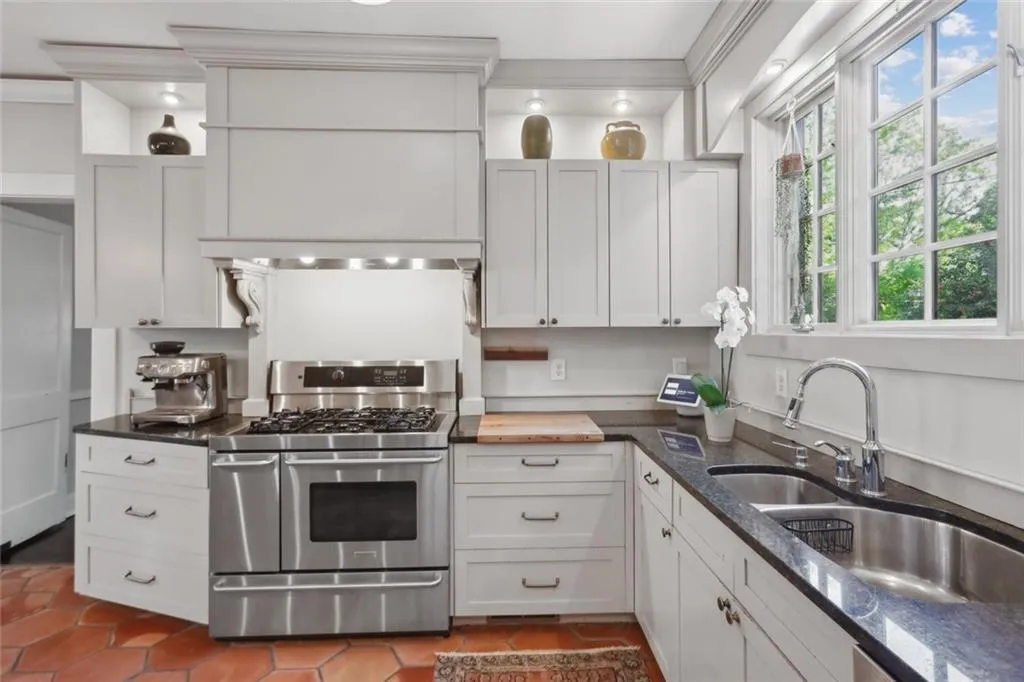 Avondale Estates, Georgia 30002, United States, 5 Bedrooms Bedrooms, ,5 BathroomsBathrooms,Residential,Active,119589