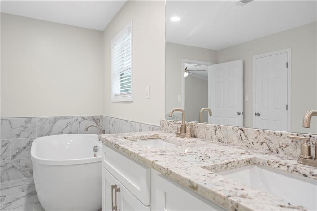 3729 Meadow Glen Circle, Ellenwood, Georgia image 39