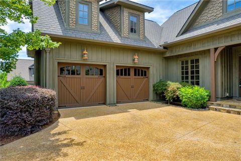 A home in Toccoa