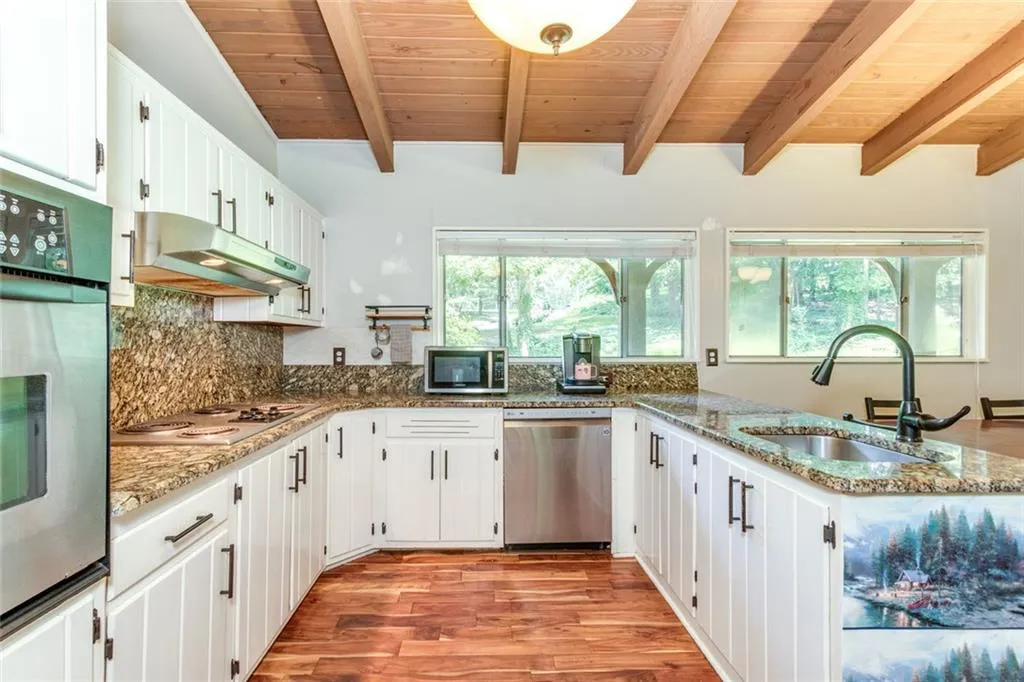 Atlanta, Georgia 30345, United States, 4 Bedrooms Bedrooms, ,2 BathroomsBathrooms,Residential,Active,195636