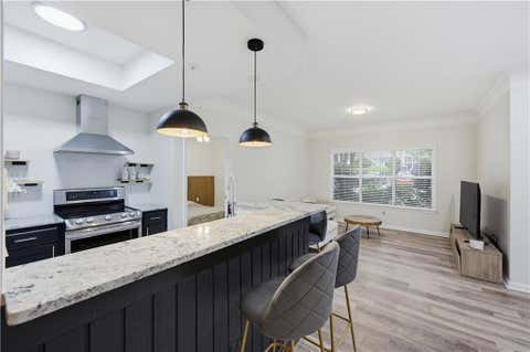 Condo For Sale - 2700 Pine Tree Road #UNIT 2112<br/> Fulton County, Atlanta, GA 30324