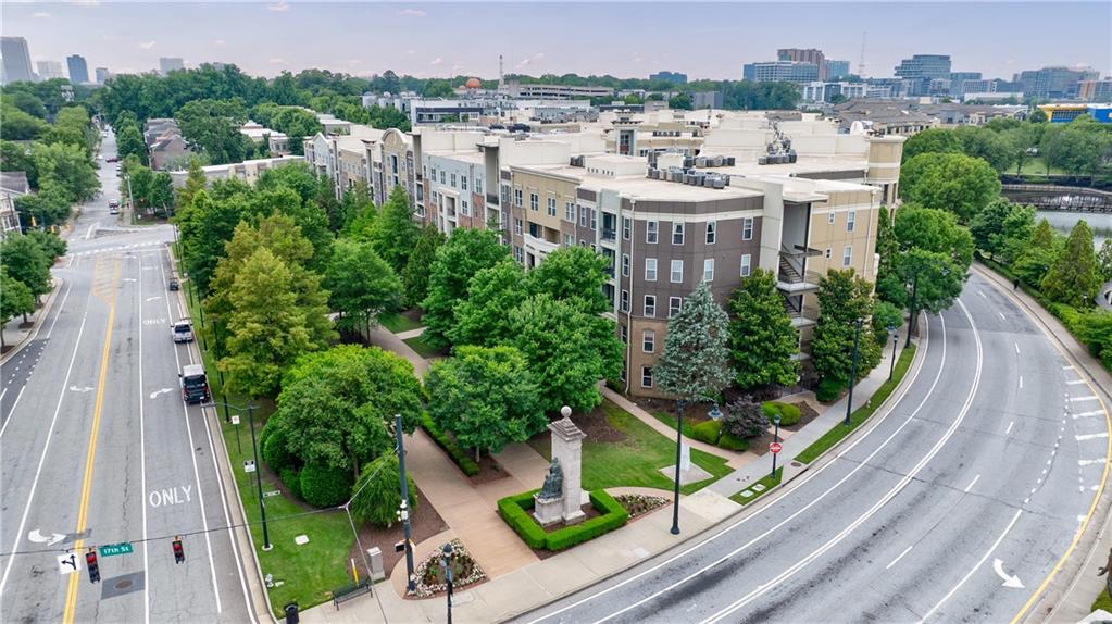 390 17th Street NW 2053