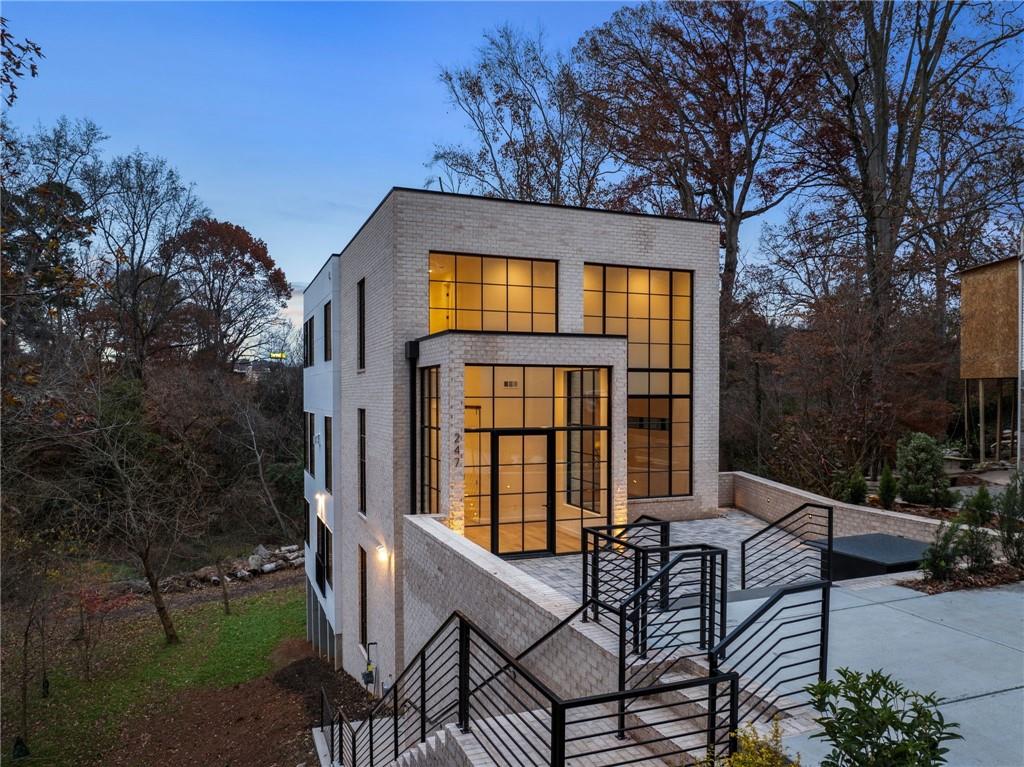 247 Huntington Road NE