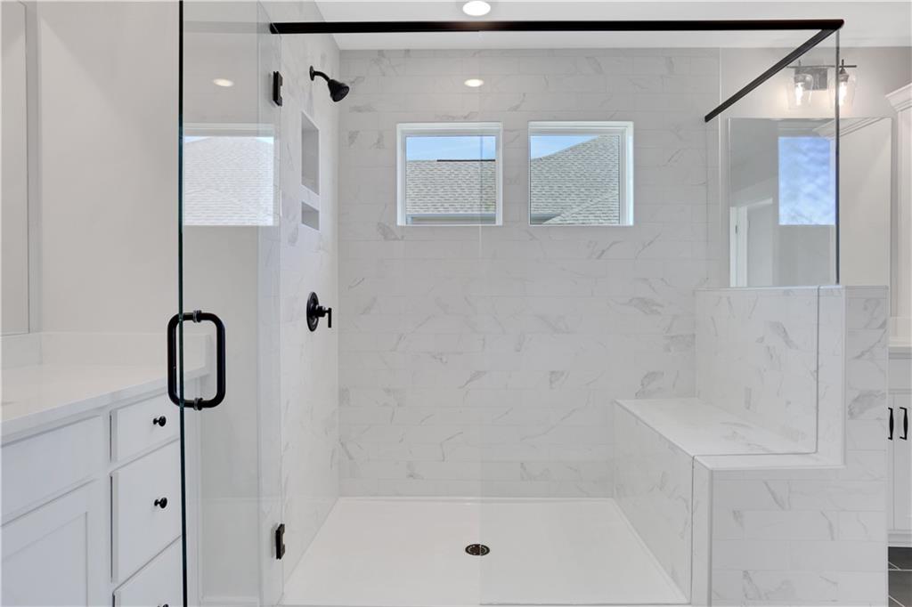 6803 Cambridge Drive, Flowery Branch, Georgia image 37