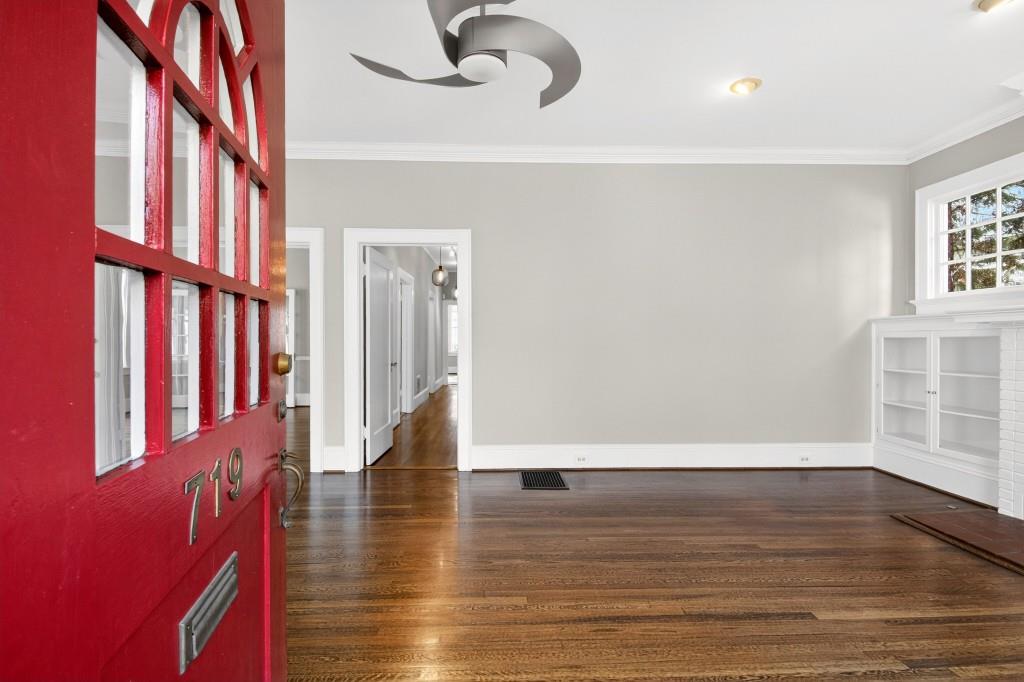 719 Elkmont Drive NE