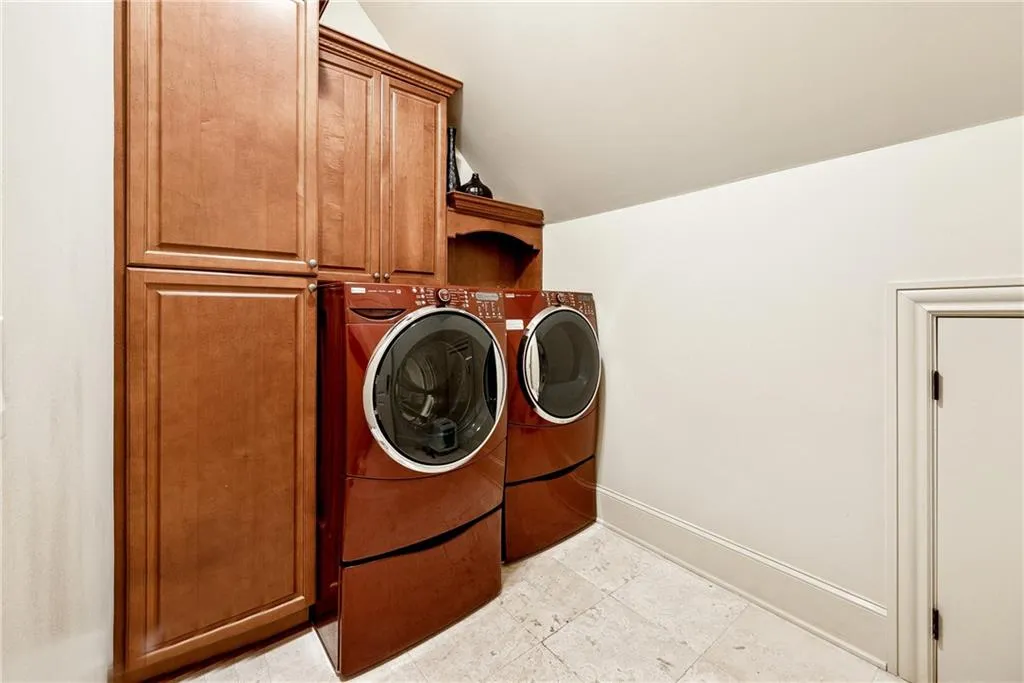 Alpharetta, Georgia 30004, United States, 6 Bedrooms Bedrooms, ,9 BathroomsBathrooms,Residential,Active,125431