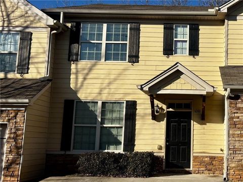 Townhouse For Rent - 4249 High Park Lane<br/> East Point, GA 30344