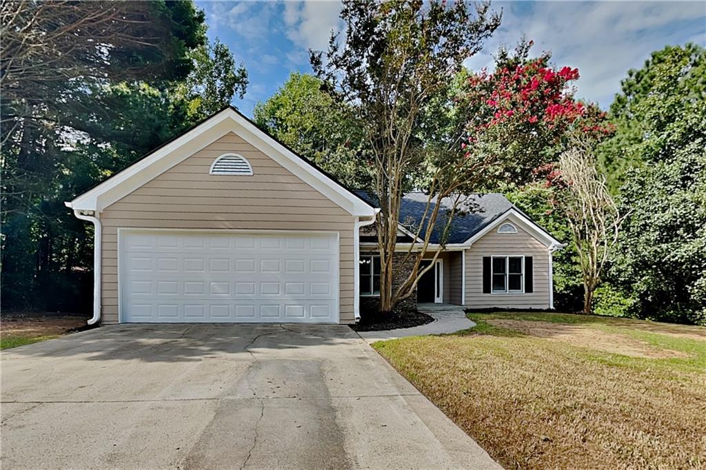 Charming 3 bed, 2 bath, 1,576 sqft home in Dacula! Open kitchen concept with updated counters and a spacious living room. Primary suite with attached bathroom. Spacious backyard, great for gatherings! Pets accepted on a case by case basis. Additional admin fees apply. The Fireplace is decorative. Schedule your showing today! This home is as-is.
This home may be located within a Homeowners Association (HOA) community. If so, residents will be responsible for adhering to all HOA rules and regulations. Please contact your agent or landlord's agent for more information.