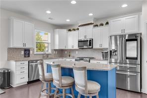 704 Woodbridge Drive, Woodstock, Georgia image 9