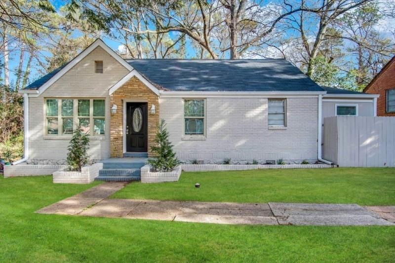 Move in within one week of approval and receive two free months for a 14-month lease, if qualified! First full month receives rent concession and, if rent is current, sixth month receives rent concession.
Ready Now! Stunningly renovated 3 bedroom 2 bathroom in Decatur. Call to schedule a viewing today, this wont last long!
Excalibur Homes does not advertise on Facebook or Craigslist. Be advised that the sq ft and other features provided may be approximate. Prices and/or availability dates may change without notice. Lease terms 12 months or longer. Application fee is a non-refundable $75 per adult over 18 years of age. One-time $200 Administrative fee due at move-in. Most homes are pet-friendly. Breed restrictions may apply. Rental insurance required.