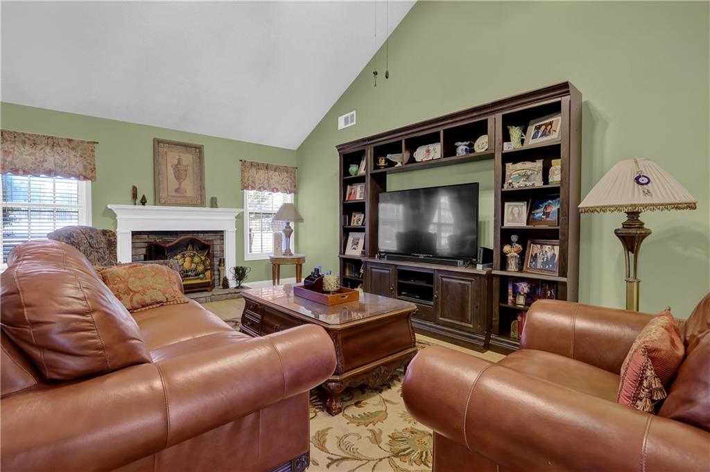 6082 Hillsdale Circle