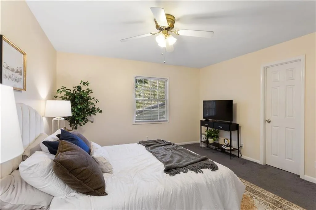 Smyrna, Georgia 30080, United States, 3 Bedrooms Bedrooms, ,3 BathroomsBathrooms,Residential,Pending,38561