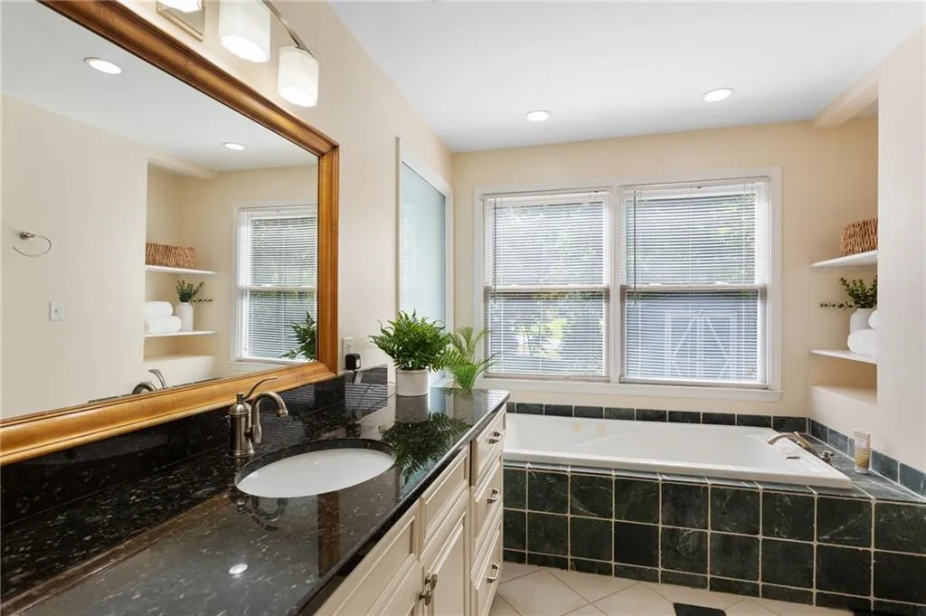 Smyrna, Georgia 30080, United States, 3 Bedrooms Bedrooms, ,3 BathroomsBathrooms,Residential,Pending,38561