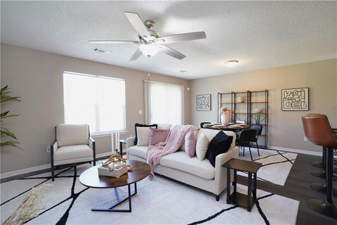 Townhouse For Sale - 5338 Creekview Lane<br/> Morrow, GA 30260