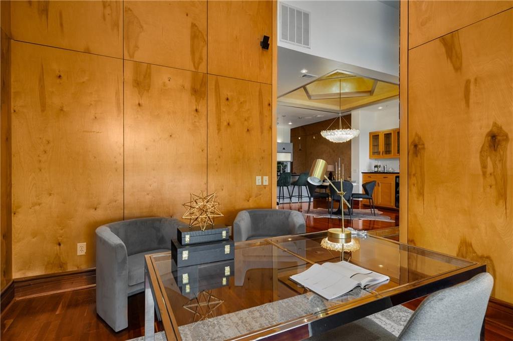 3334 Peachtree Road NE 1707