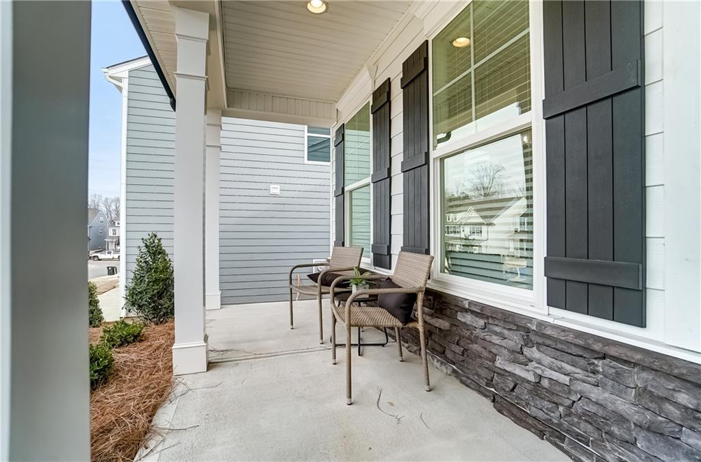 7028 Manchester Drive, Flowery Branch, Georgia image 5