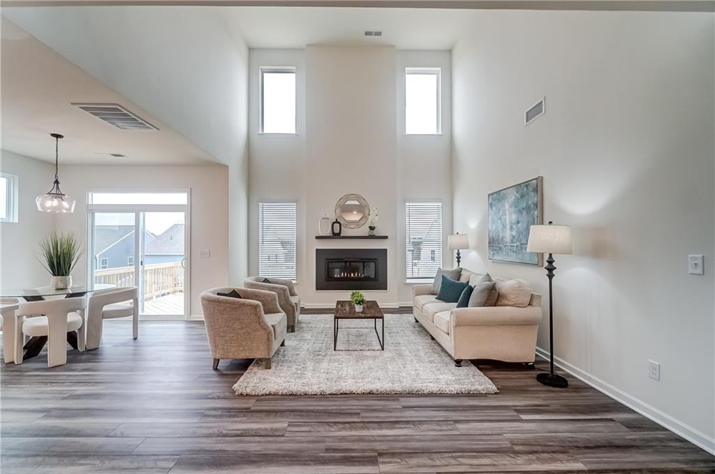 7028 Manchester Drive, Flowery Branch, Georgia image 8