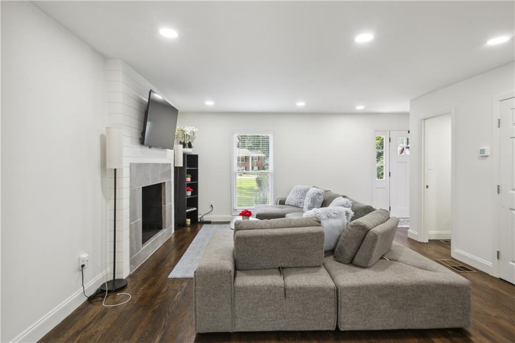 2832 Riderwood Drive