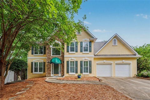 Homes For Sale - 2400 Waters Edge Court<br/> Acworth, GA 30101
