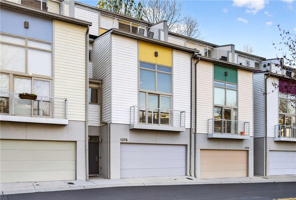 1376 Stirling Circle NW