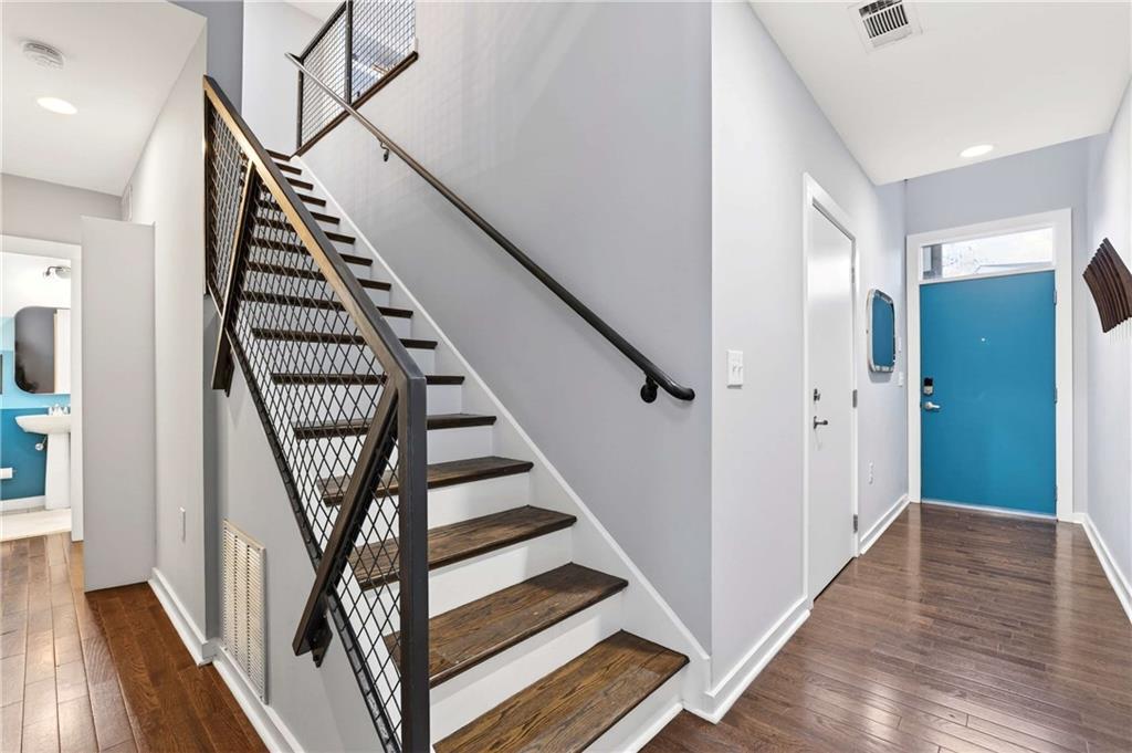 1376 Stirling Circle NW