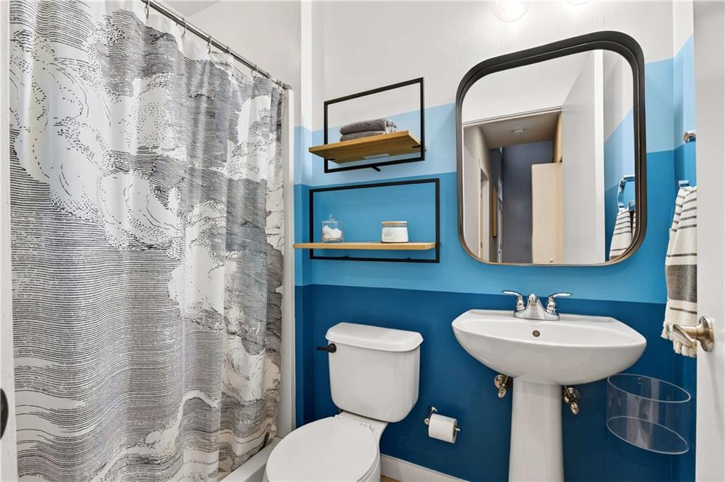 1376 Stirling Circle NW