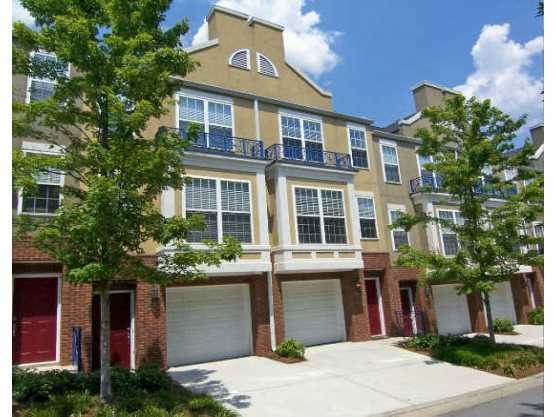 FANTASTIC 'ALMOST NEW' TOWNHOME,OPEN FLOORPLAN ON 3 LVLS. EAT-IN KIT W/BAR,LOFT-LIKE BEDRM W/STUDY NOOK.REAR DECK OVERLOOKS PRIVATE COURTYARD,1-CAR GARAGE,GATED COMMUNITY W/POOL,LOW HOA DUES.GREAT VALUE FOR INTOWN LOCATION!!