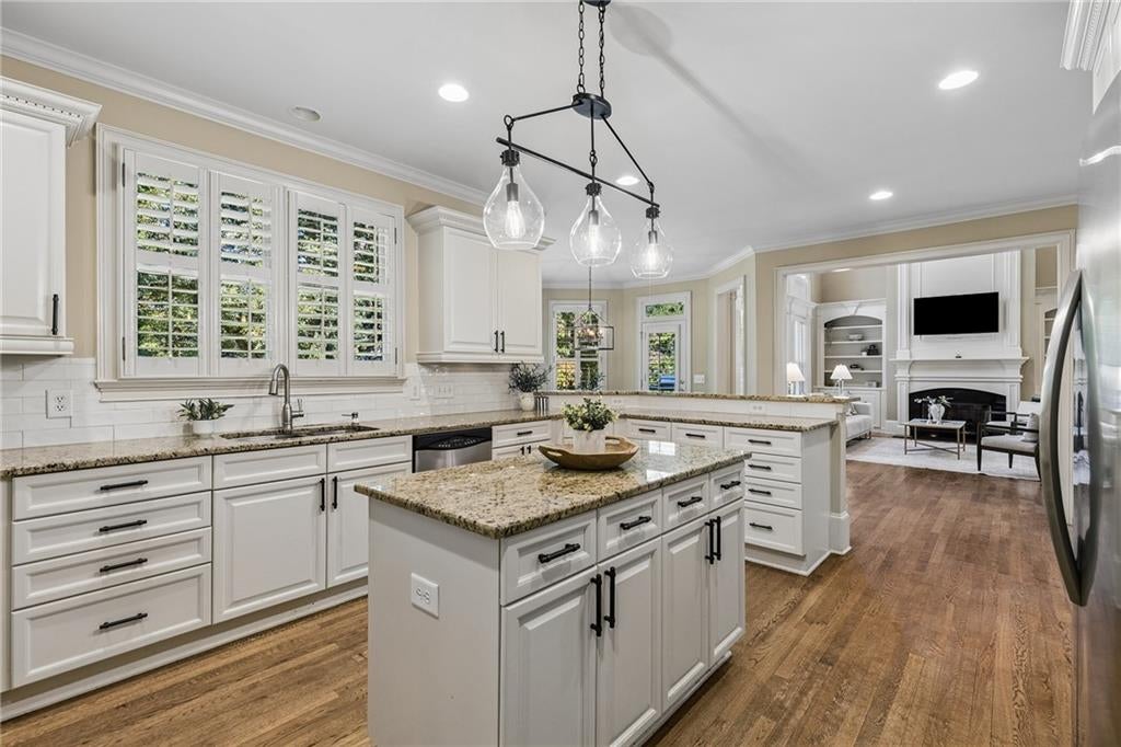 115 Amberly Place