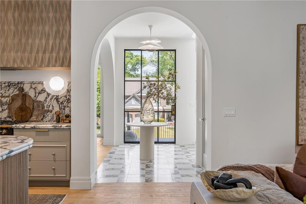 3002 Cravenridge Drive NE