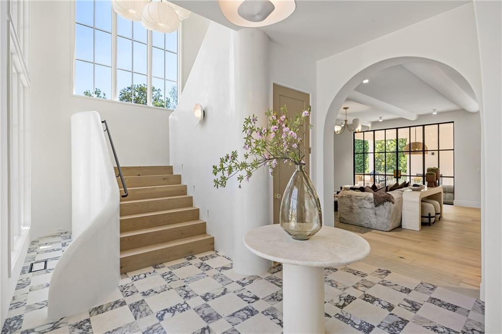 3002 Cravenridge Drive NE