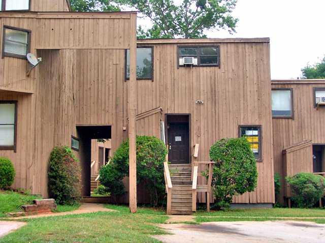 BRING YOUR INVESTORS! PERFECT RENTAL PROPERTY - SOLD AS IS - NEEDS REPAIRS. ONE BEDROOM CONVERTED INTO TWO BEDROOM. GREAT ROOMMATE FLOOR PLAN.
