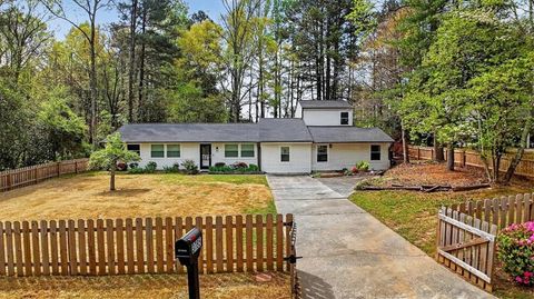 Homes For Sale - 3785 Somerset Drive<br/> Marietta, GA 30064