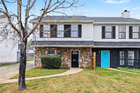 Townhouse For Sale - 3684 Stephanie Court<br/> Powder Springs, GA 30127